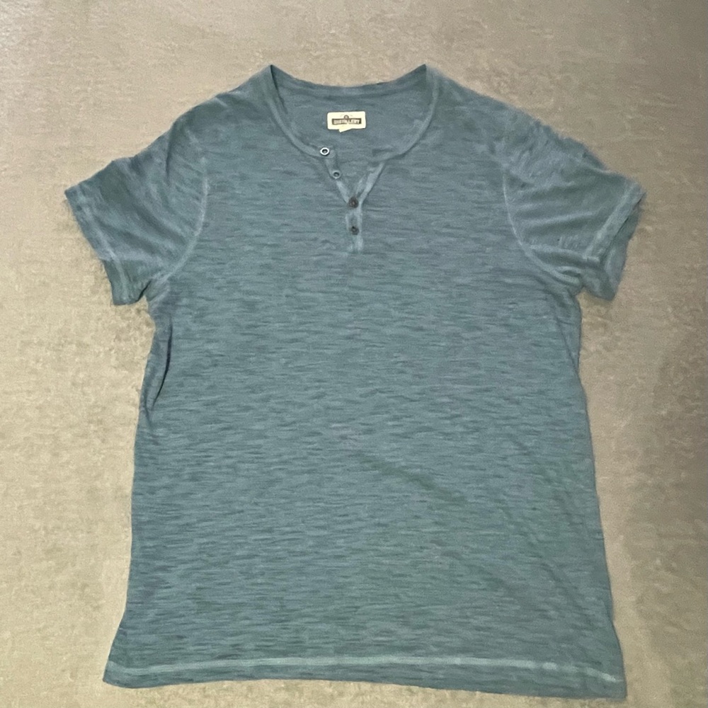 Distillery Henley tee mens size large Heathered blue good condition